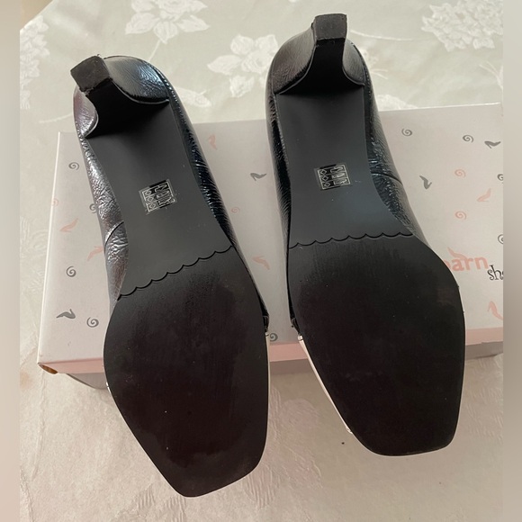 90’s Black and white patent leather spectator shoes. - Picture 4 of 9